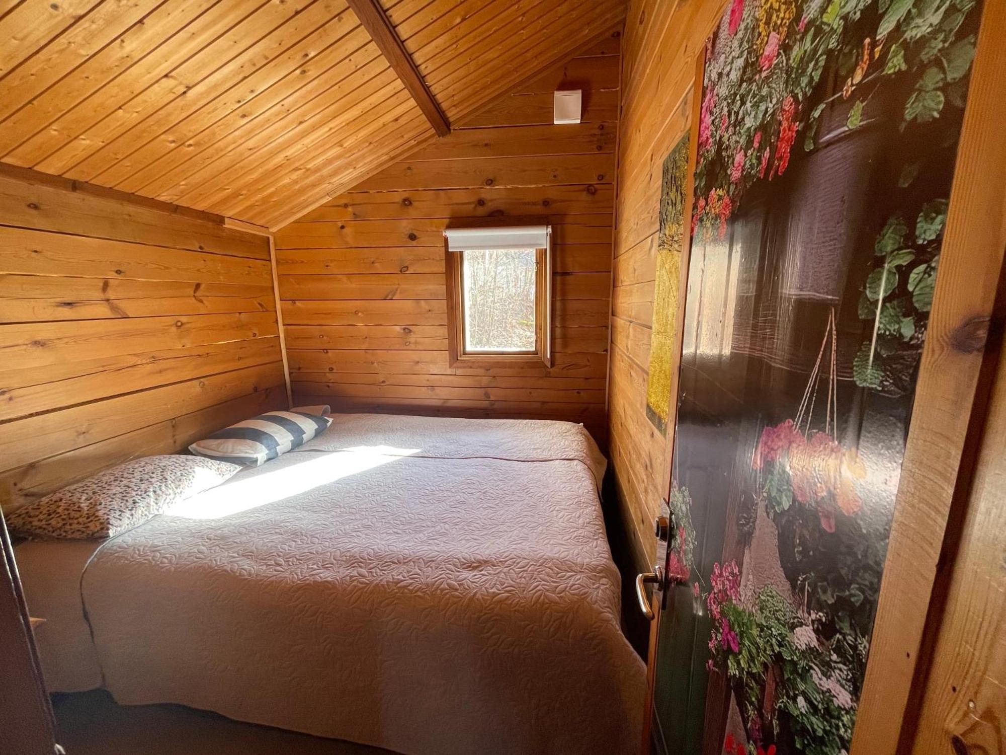 Three Rooms Stuga I Stugby Near National Park Undenäs Eksteriør billede